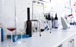 laboratorio enologico agua destilada